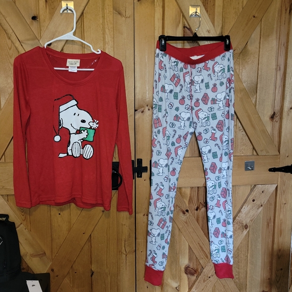 Munki Munki Snoopy Christmas Present Santa Hat Pajamas Size Medium - Picture 2 of 8